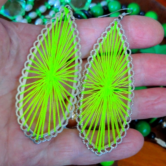 Shades of Green: Four Necklace and Pierced Earring Sets A266 - Picture 8 of 8